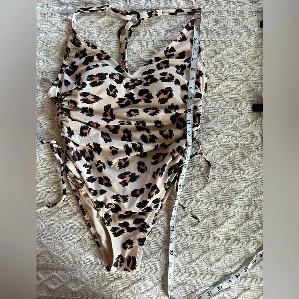 Kona Sol Animal Print 1 Piece Swimsuit Women’s Size Medium - Picture 3 of 10